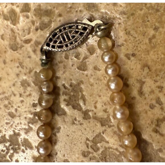 Vintage Childs Pearl Necklace With Ornate Clasp - Picture 4 of 4